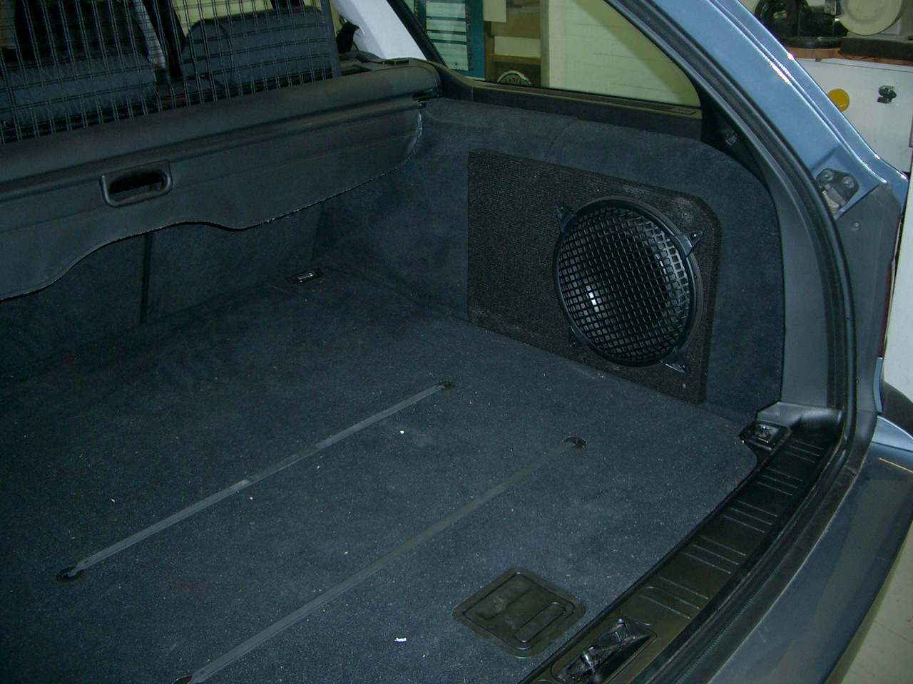 Subwoofer im Staufach